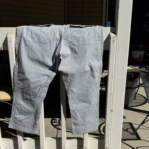 Aventura women’s gray crop pants. Great condition.